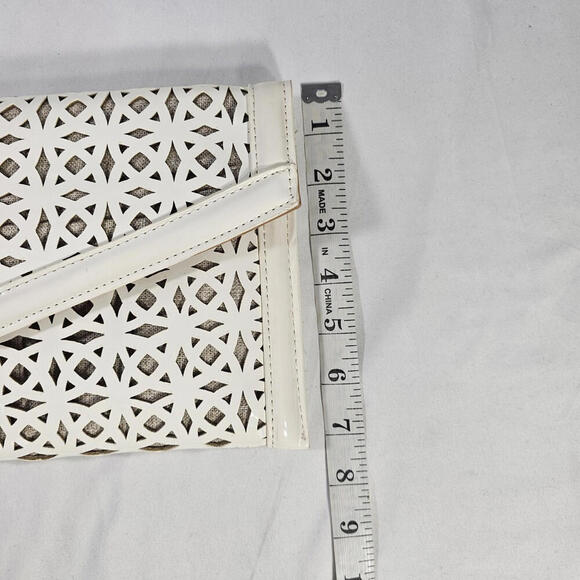 Sondra Roberts Squared Handbag Diagonal Open Cut White on Beige Chain and Snap - Picture 10 of 12